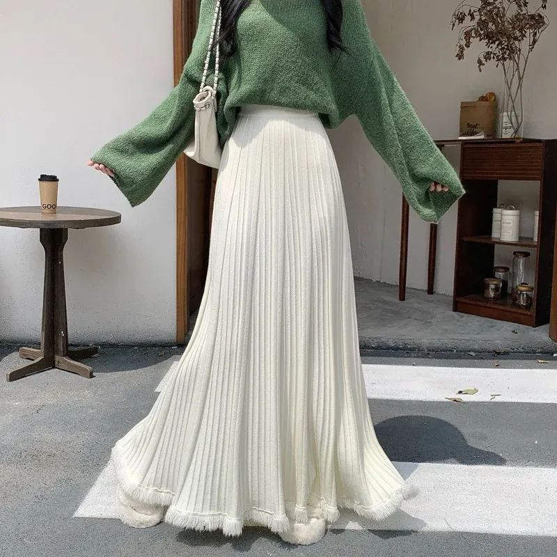 Damen Eleganter und fließender Maxirock mit plissierten Details – Valéora